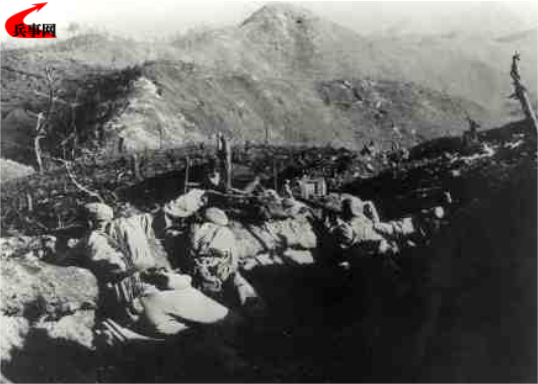 上甘岭战役中，志愿军第15军45师坚守阵地.png