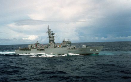 1990美国布立顿号巡防舰开进波湾海域.png