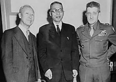金九（中）、李承晚（左）与美军驻韩司令.png